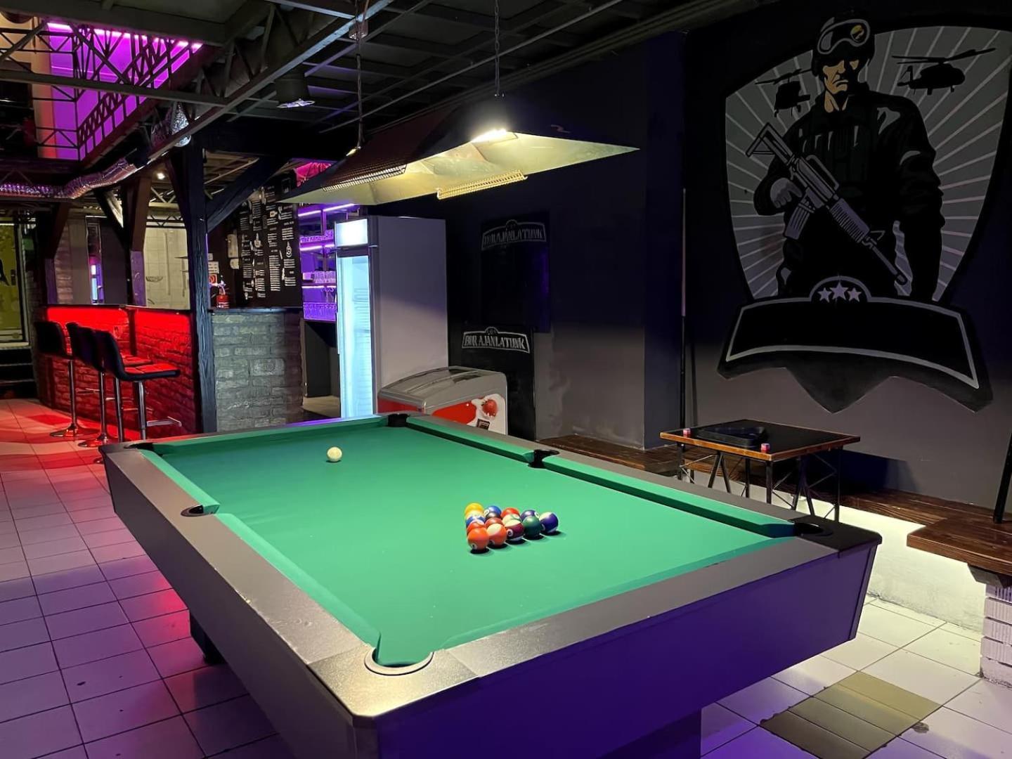 The Bachelor Bar - Bunker | Private Club Villa Budapest Luaran gambar