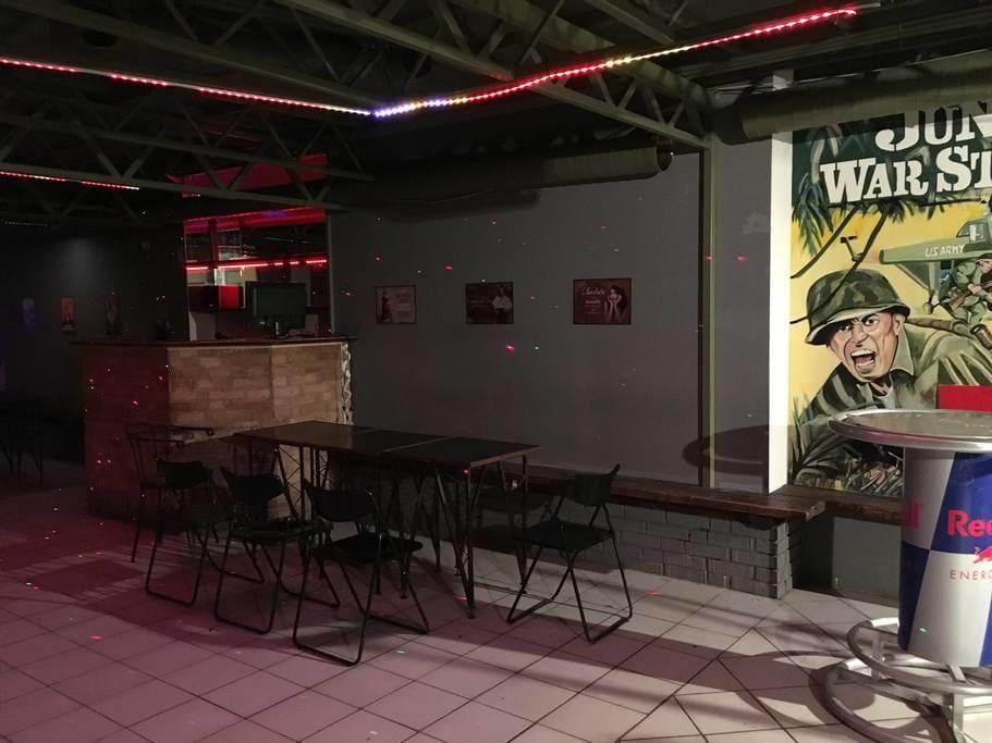 The Bachelor Bar - Bunker | Private Club Villa Budapest Luaran gambar